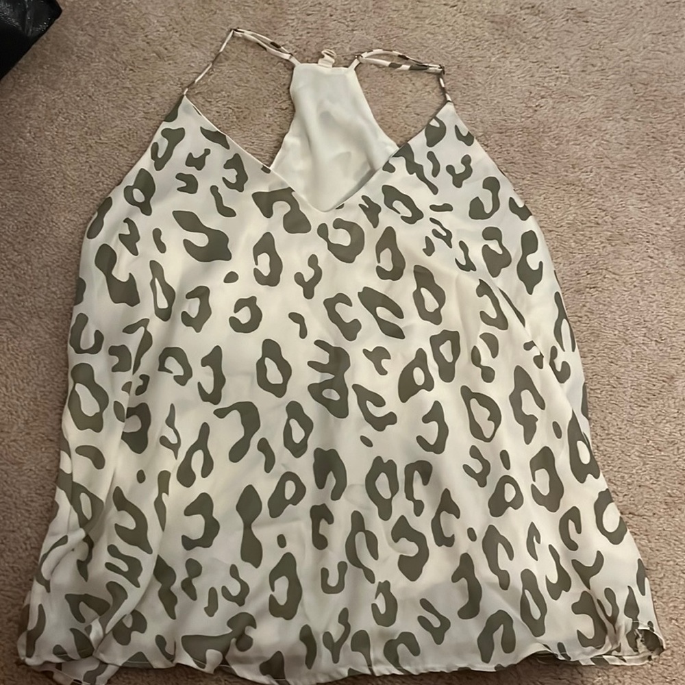 Animal print white and green tank, perfect to wear with skirts and jeans